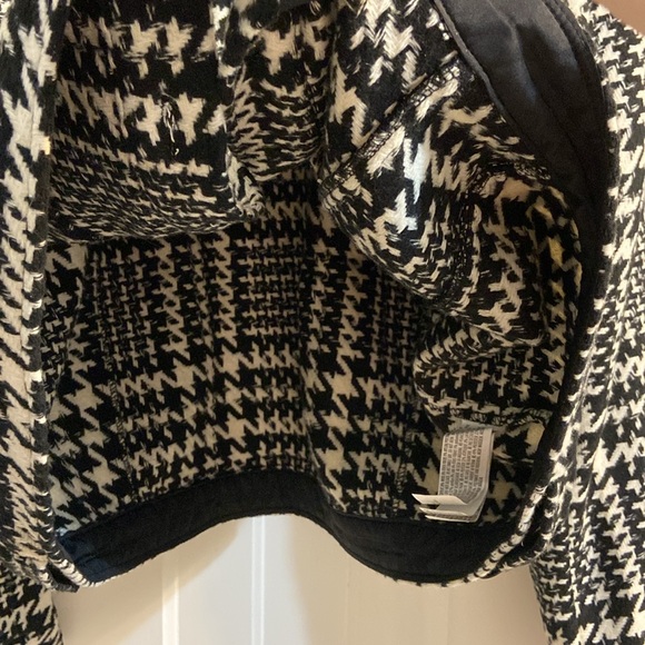 3X Plus Size Gorgeous Houndstooth Cropped Jacket from FOREVER 21+ - Picture 15 of 17